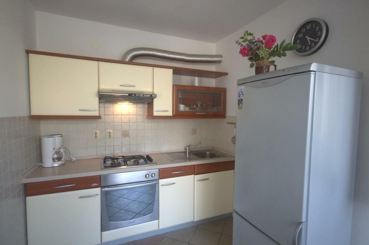 Apartments Katarina Porat Malinska Exterior photo